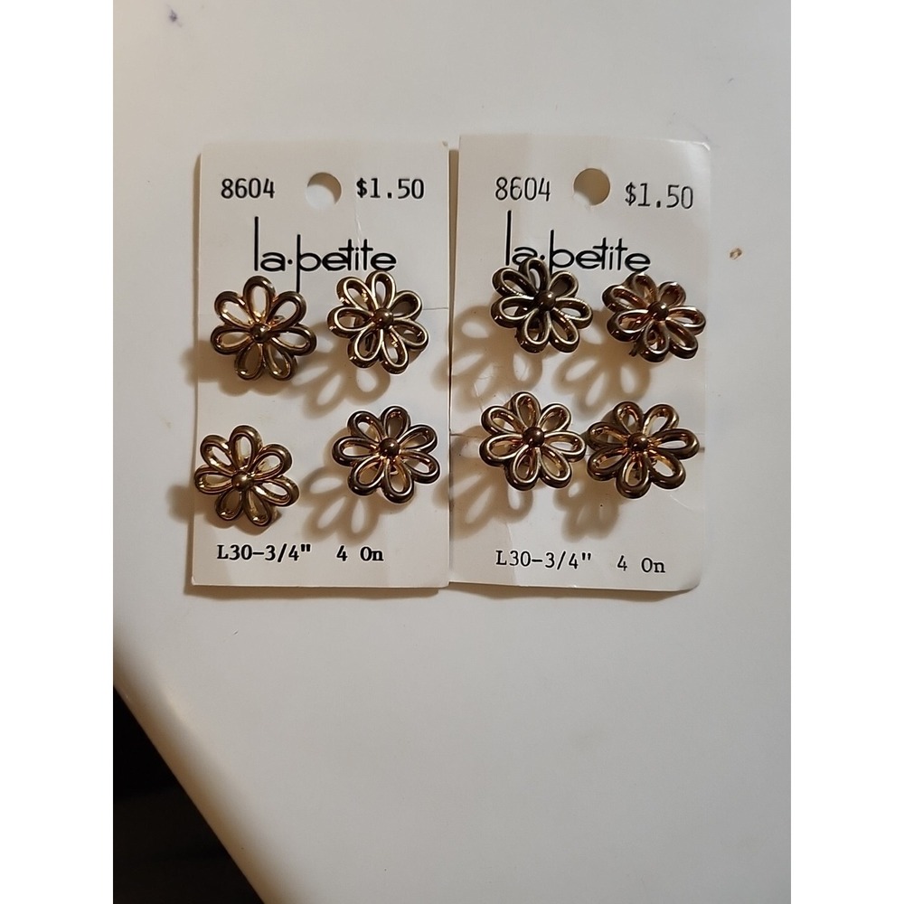 VINTAGE NEW LA PETITE PLASTIC FLOWER CARDED 8 BUTTONS 8604 L30-3/4" GOLD/COPPER